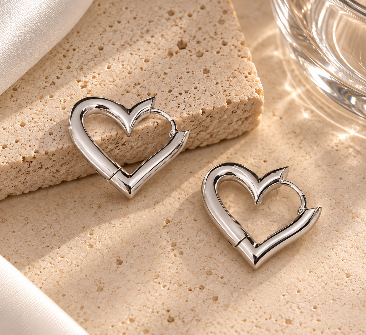 Céleste Heart Hoop Earrings in 925 Sterling Silver